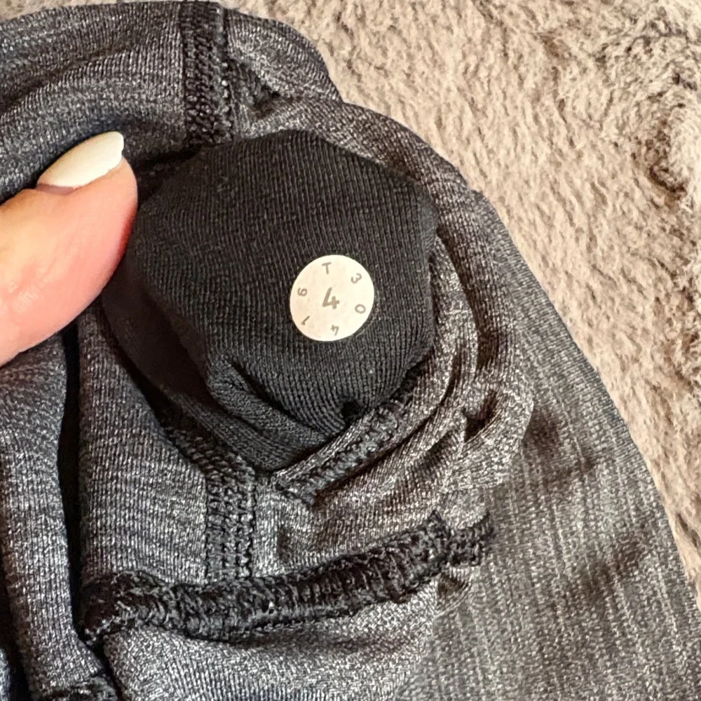 lululemon athletica Charcoal High-Rise Leggings Size 4 - Picture 4 of 6